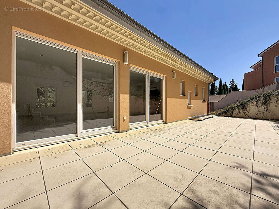 A vendre Villa à Mougins 5 pièces de 165 m² sur 1335 m² de terrain avec piscine - photo 4