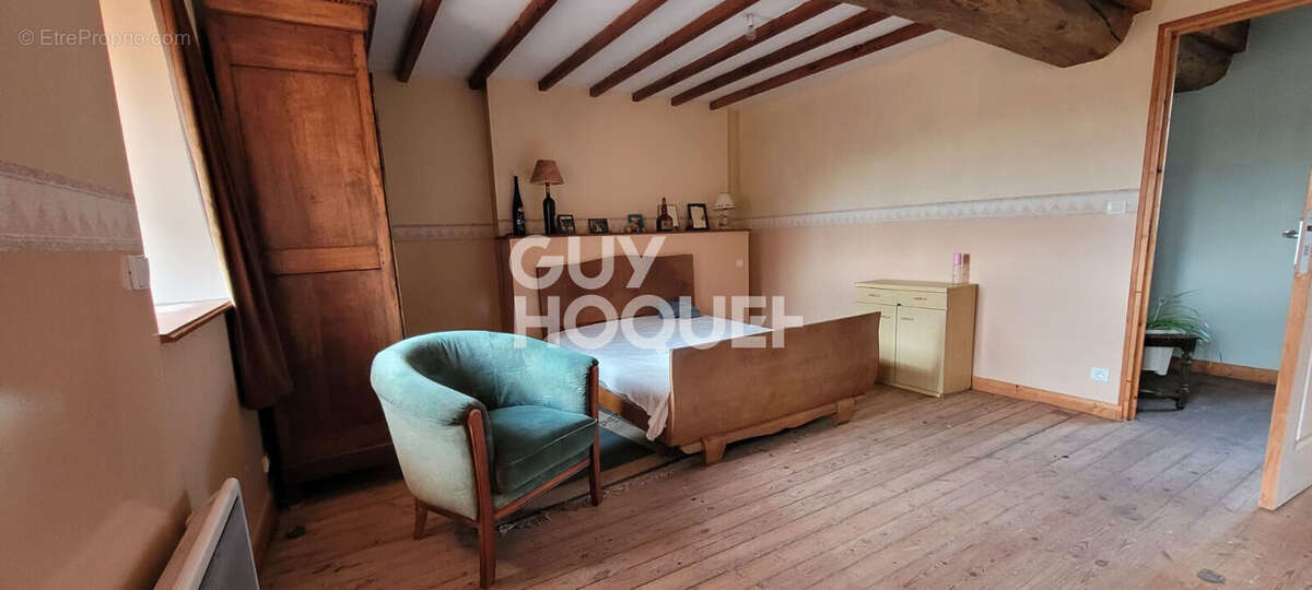 Maison à LE PETIT-CELLAND