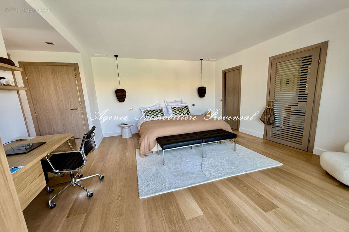 Appartement 170 m² à Sainte-Maxime  - photo 8