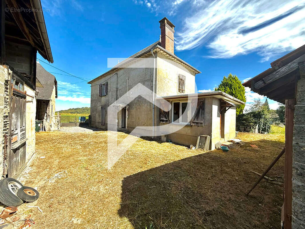 Maison à LAHOURCADE