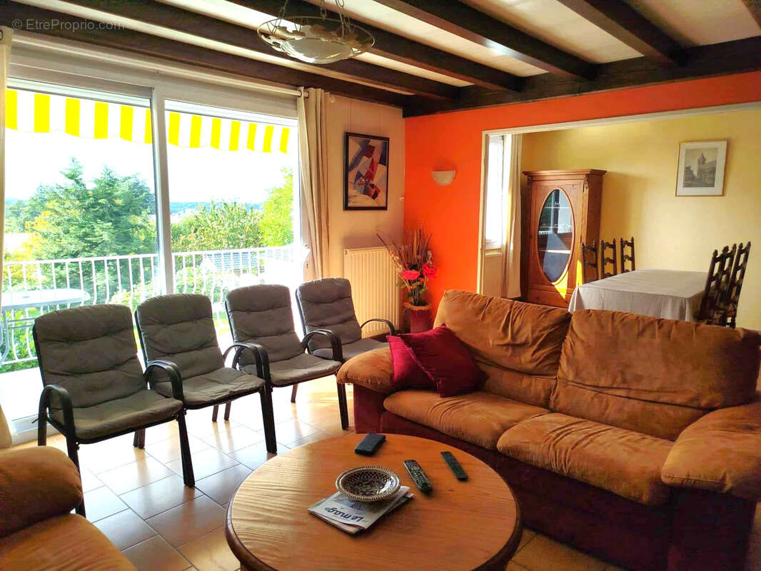 Maison à CREUZIER-LE-VIEUX