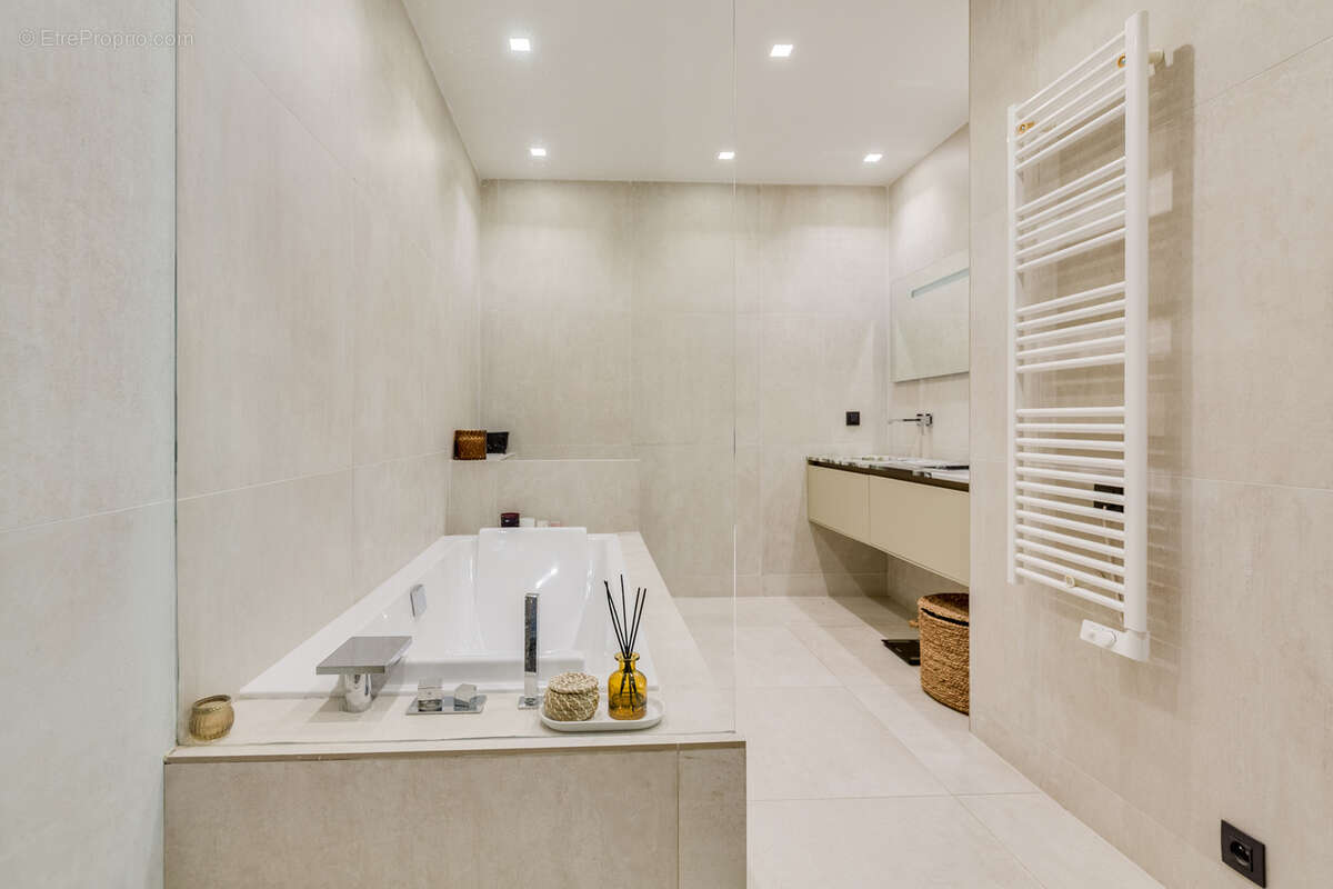 Appartement à MARSEILLE-7E