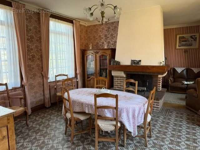 Longère en pierre blanche avec grande dépendance 150m² - photo 3