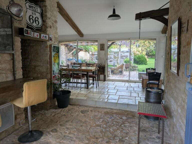 7 - Maison à RIVIERES