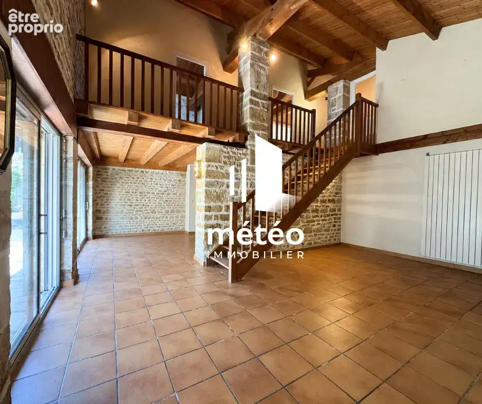Maison en pierre  de 172m² - Péault - photo 1