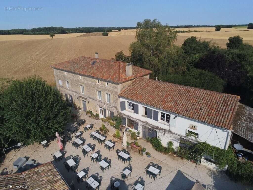 Propriété De Caractère Avec Fort Potentiel Touristique Et Commercial - photo 2