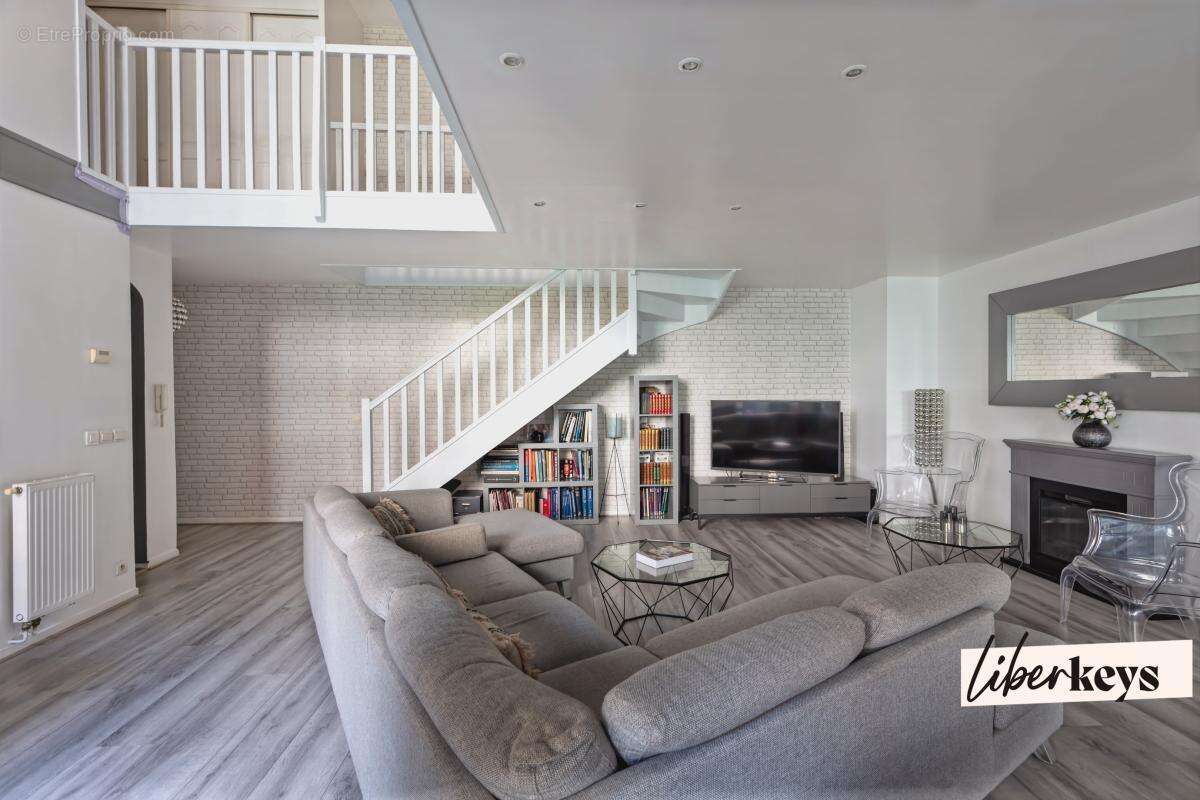 Appartement à COURBEVOIE