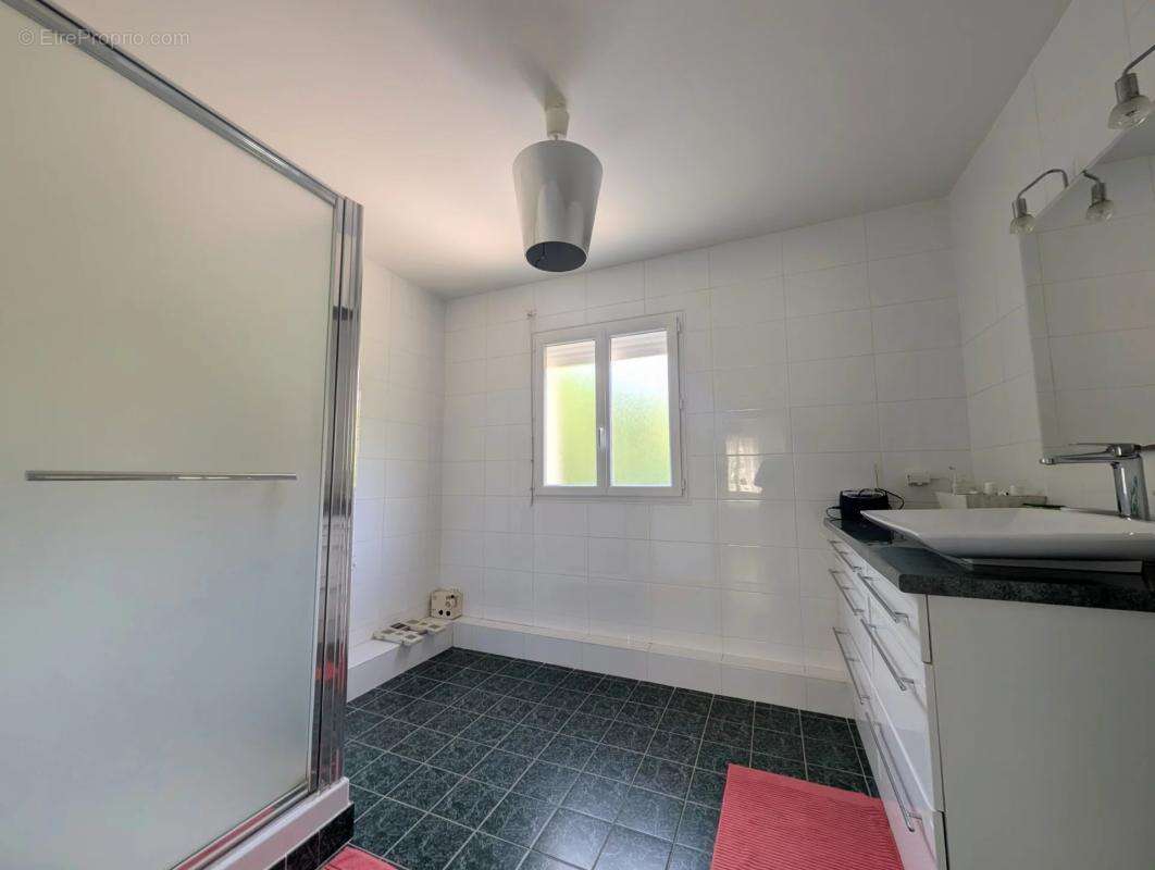 Maison à LES CLAYES-SOUS-BOIS