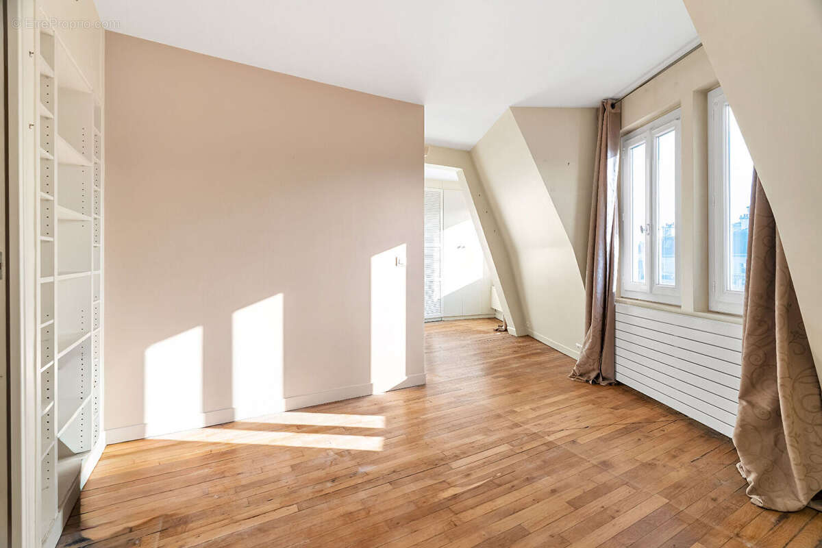 Appartement à PARIS-17E