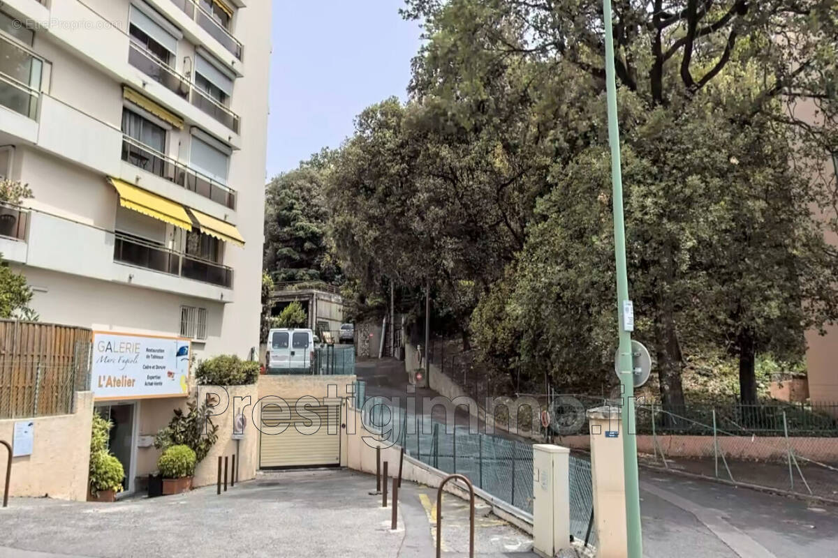 Parking à LE CANNET