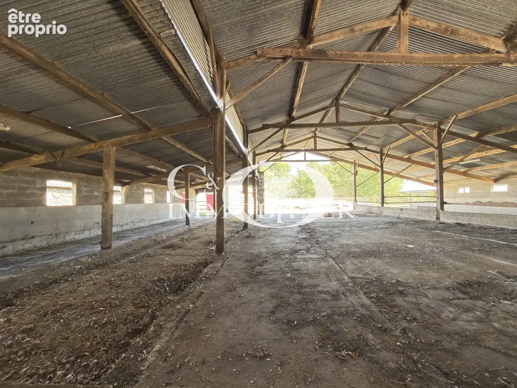 Ensemble immobilier   Ancien corps de ferme   Plus de 7 hectares - photo 16