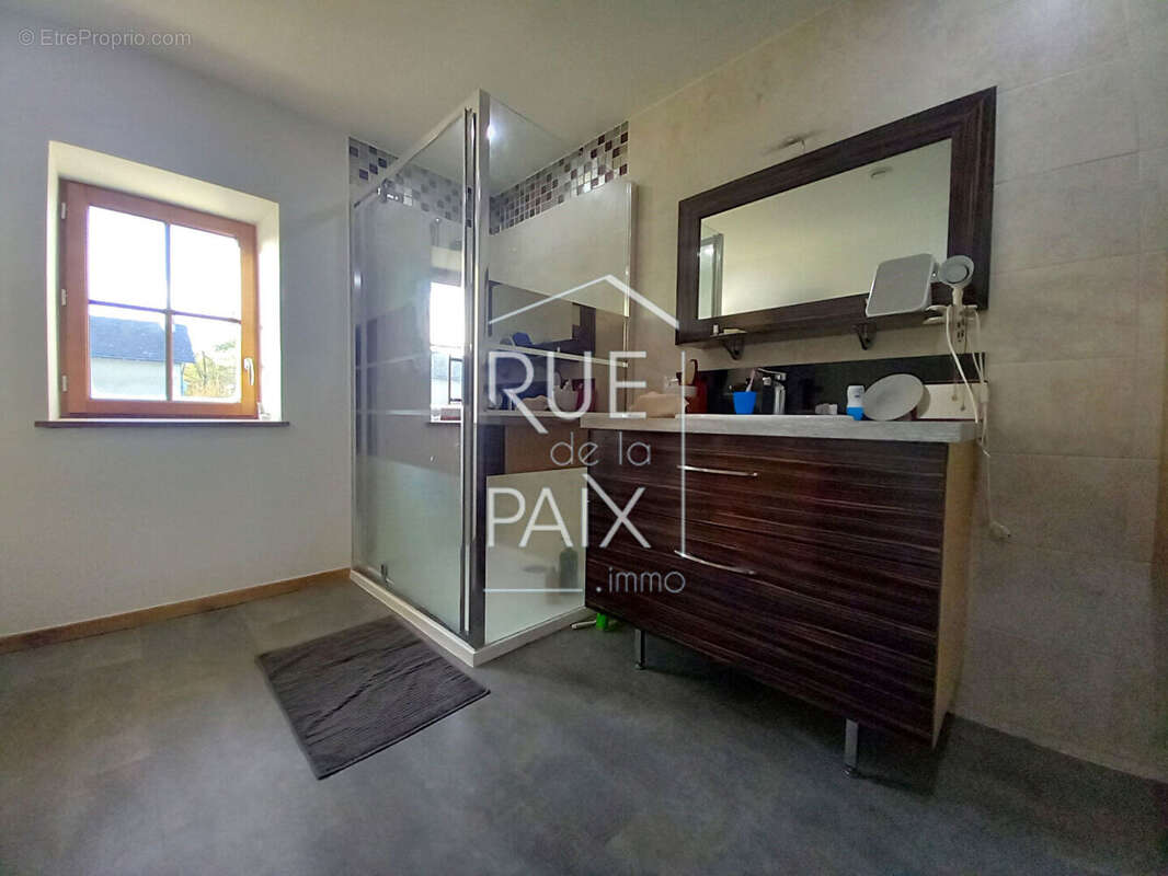 Maison à MONTS-SUR-GUESNES