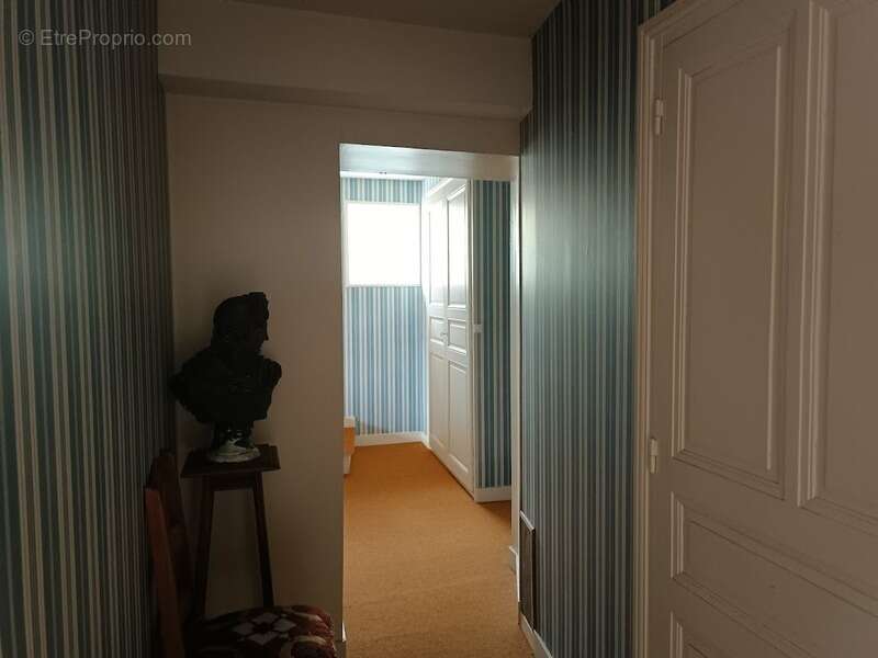 Maison à VERNET-LA-VARENNE