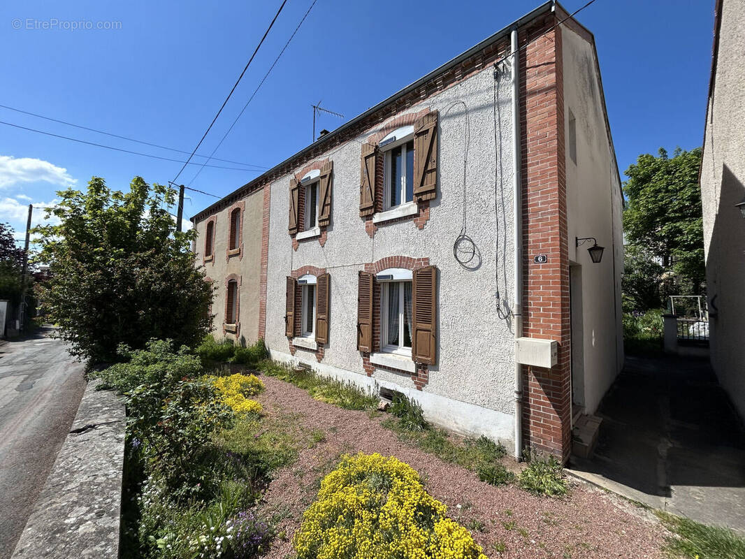 Photo 1 - Maison à SAINT-SYMPHORIEN-DE-LAY