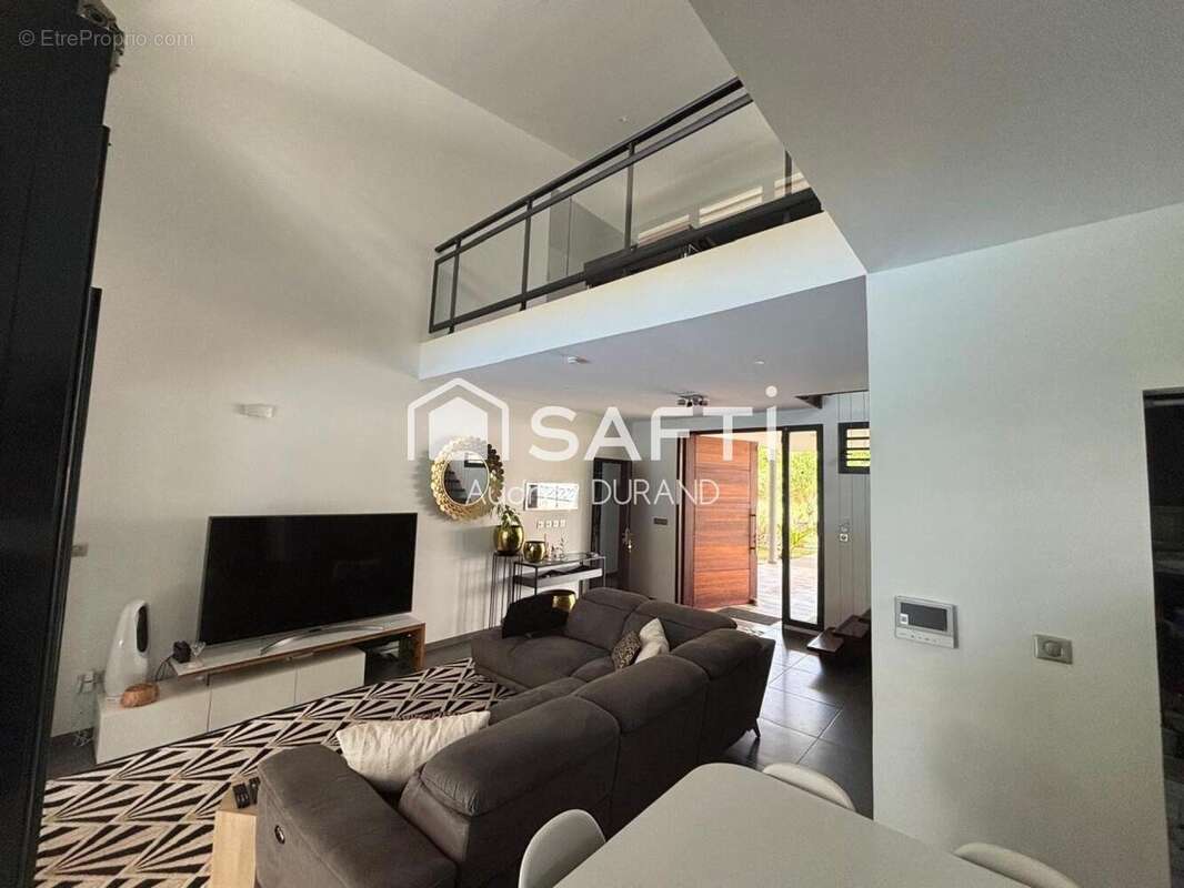 Photo 3 - Maison à REMIRE-MONTJOLY