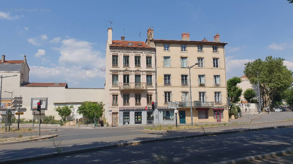 Appartement T3 traversant de 85,39 m2 avec vue exceptionnelle sur la Saône 69009 Lyon - photo 2