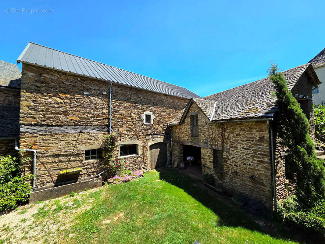 Havre de paix composé par un corps de ferme en pierres sur près de 1ha - photo 14