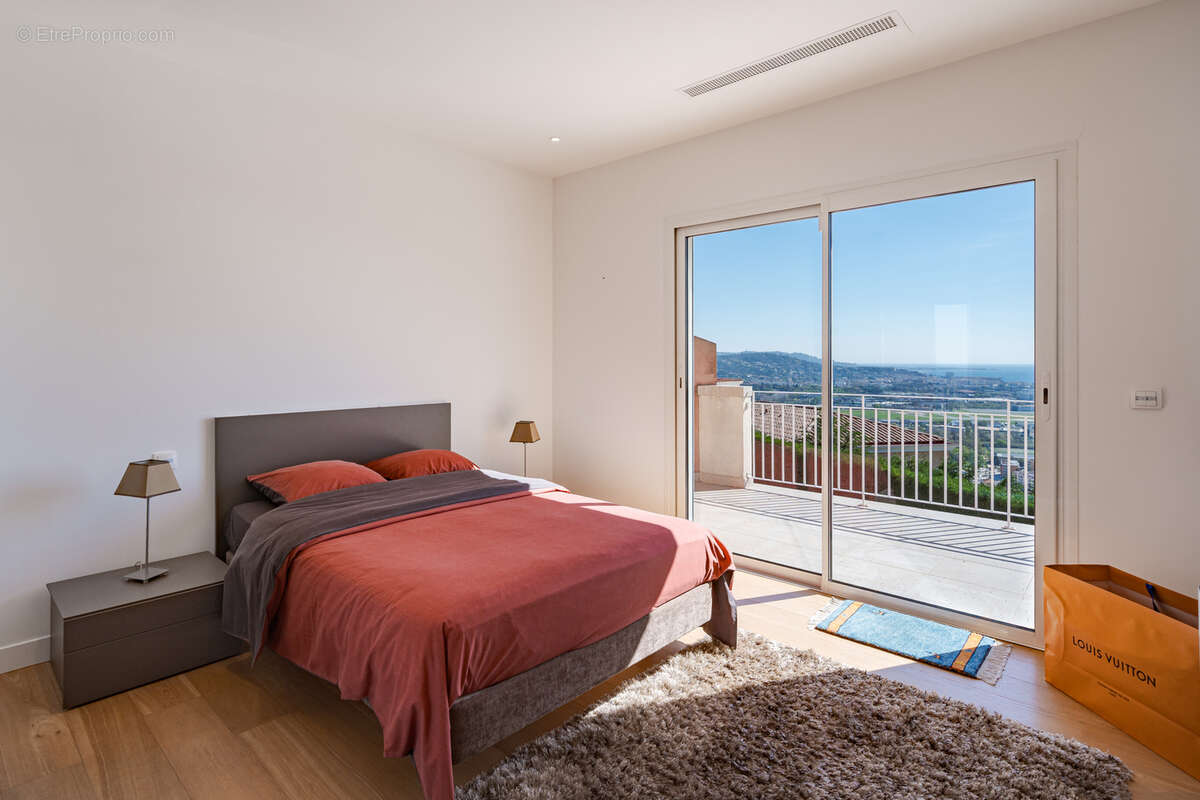 Maison à MANDELIEU-LA-NAPOULE