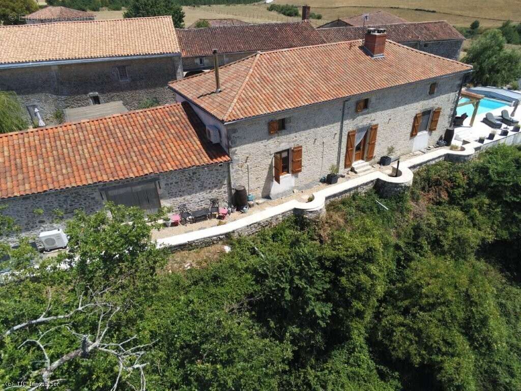 Maison à CHARROUX