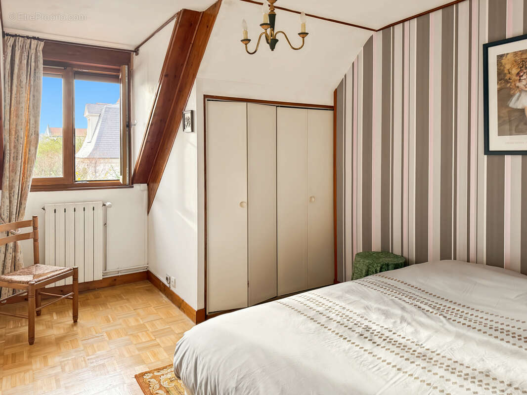 COURBEVOIE 92, Rue Hoche - Maison familiale avec jardins de 111m2 habitables + plus de 52m2 d'annexes (garage - photo 26