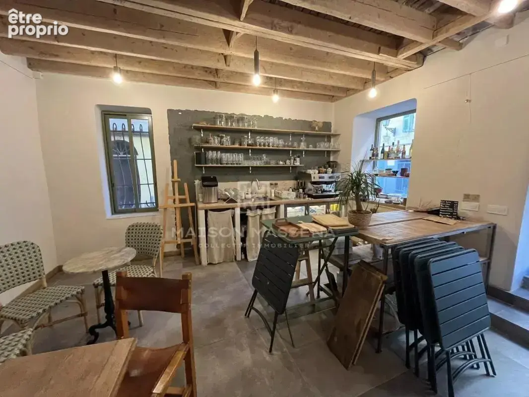 Local d'angle - vieux-nice - droit au bail - photo 9