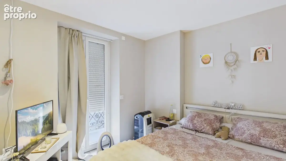 Immeuble de rapport au coeur de Decazeville. Local commercial et Appartement T2 - photo 8