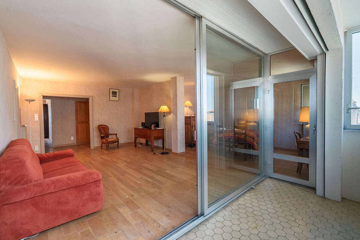 CARCASSONNE - DAVILLA Vaste Appartement T4 114m² (108m² Carrez) avec loggia, ascenseur, et place de parking couvert - photo 2