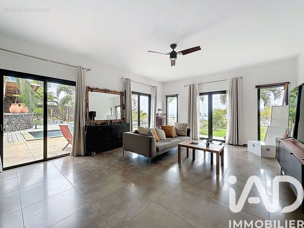 Maison 205 m² à Saint-Paul  - photo 9