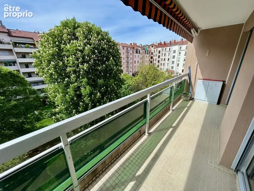 Manufacture des Tabacs T3 lumineux de 75 m² avec balcon - photo 3