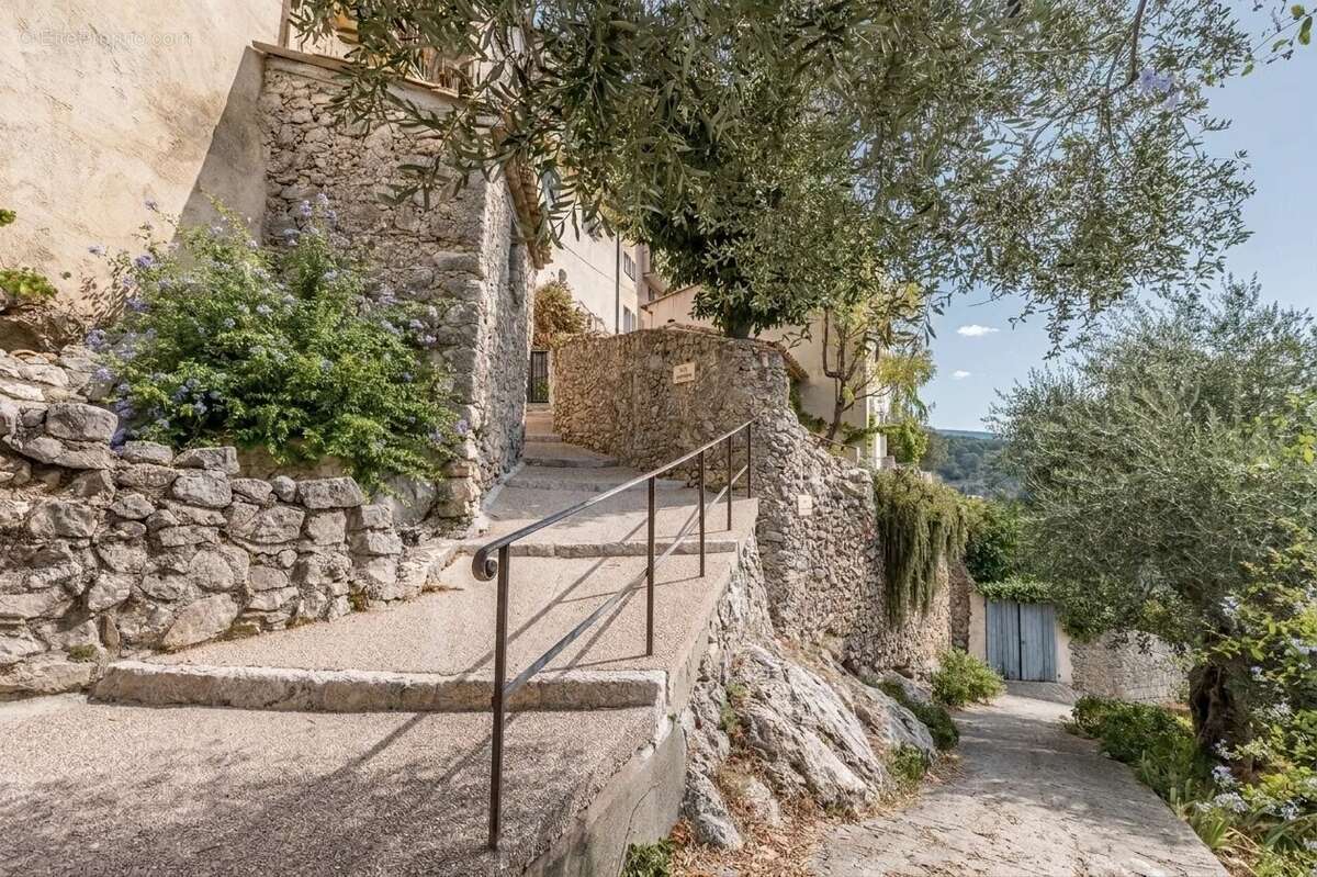 Maison de caractère 8P/ 354 m² – Vue panoramique / 6 suites / appartement 2P indépendant / terrain 1041 m² / 25 min de Nice - photo 10