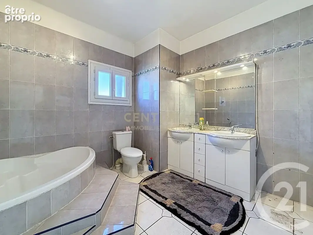Maison 8 pièces 253 m² à vendre à Bourgoin-Jallieu (38300) - photo 10