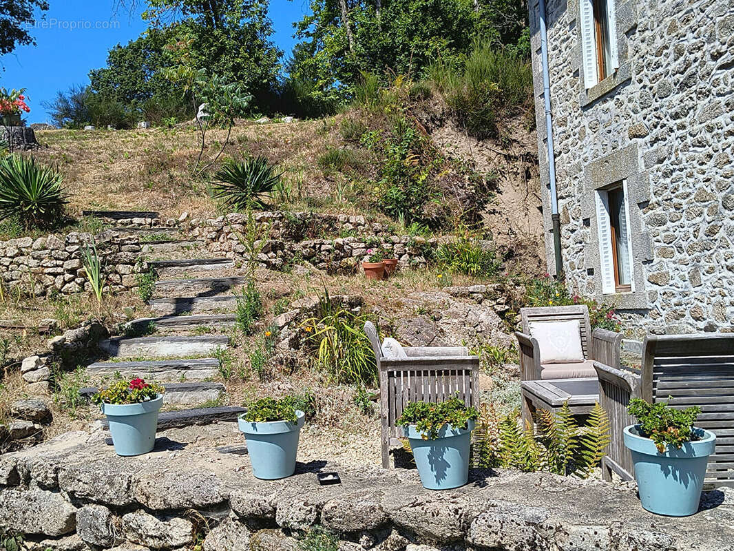 HAUTE-VIENNE-Superbe maison de campagne près d'Ambazac, avec jardins et bois - photo 16