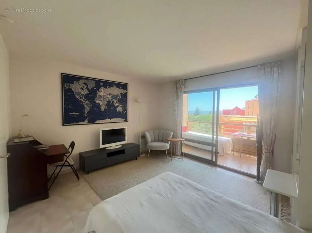 Appartement à EZE