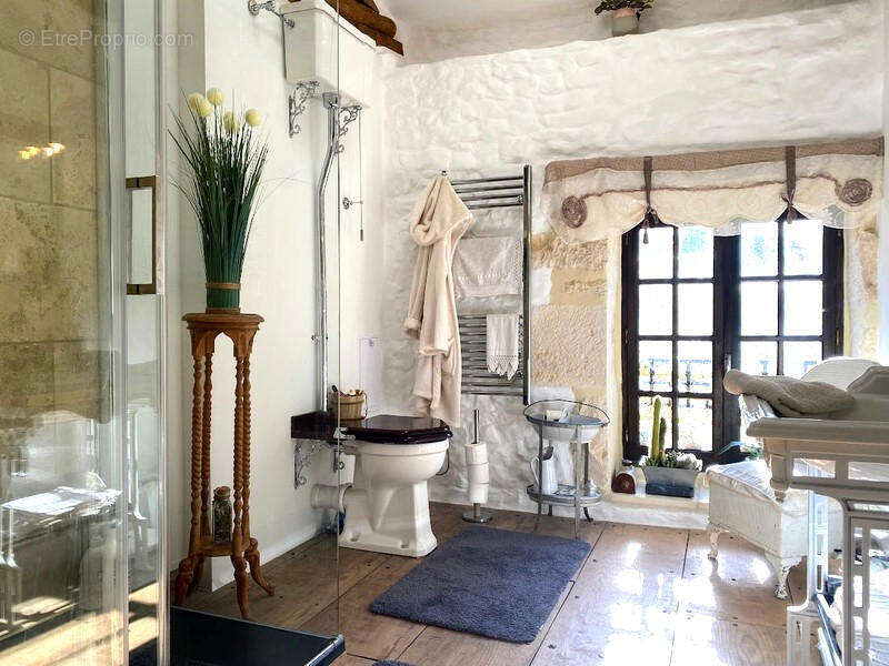 SDB - Maison à CHASSENEUIL-SUR-BONNIEURE