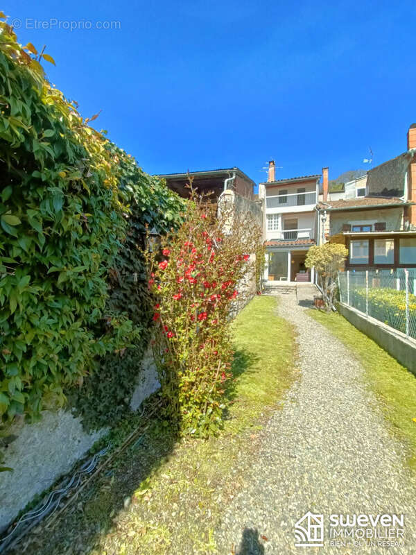 Jardin - Maison à SAINT-MARTORY