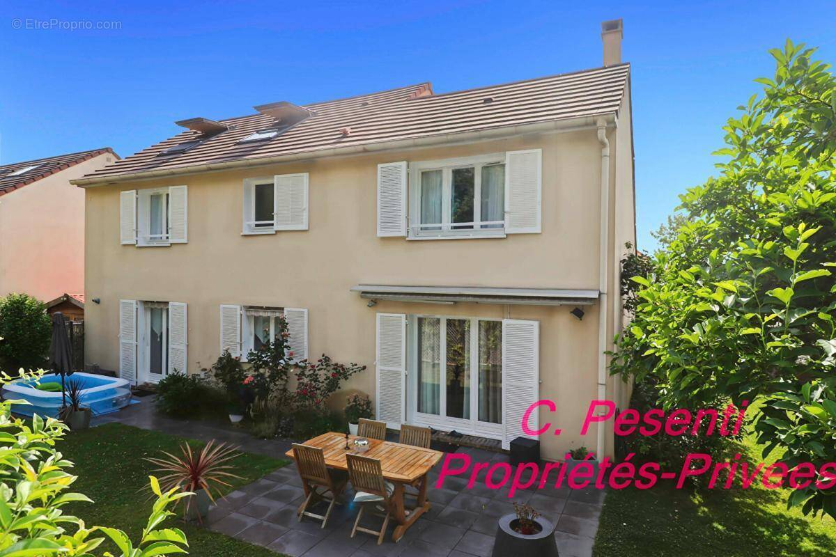 Maison à SAINT-THIBAULT-DES-VIGNES