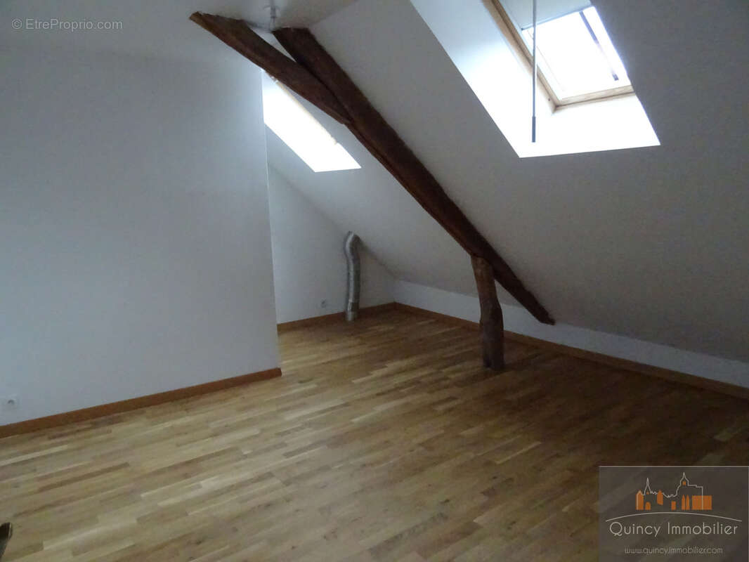 Appartement à L'ISLE-SUR-SEREIN
