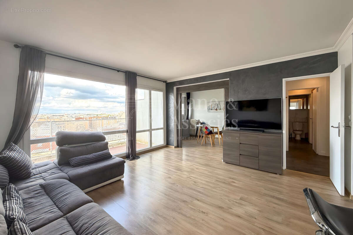 Appartement à COURBEVOIE