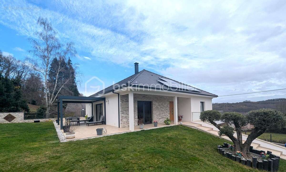Maison à POUEYFERRE