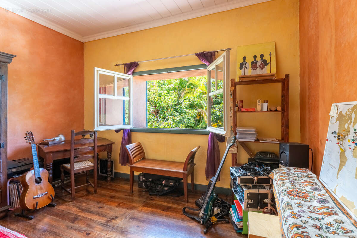 Villa de caractère avec vue océan, piscine et dépendances   Le Tampon - photo 17