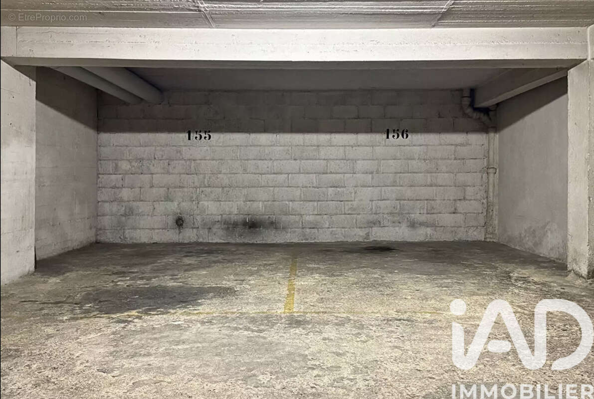 Photo 3 - Parking à PARIS-15E