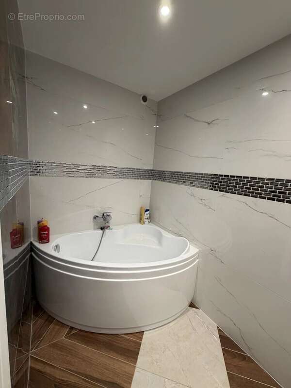 Appartement à CONTES