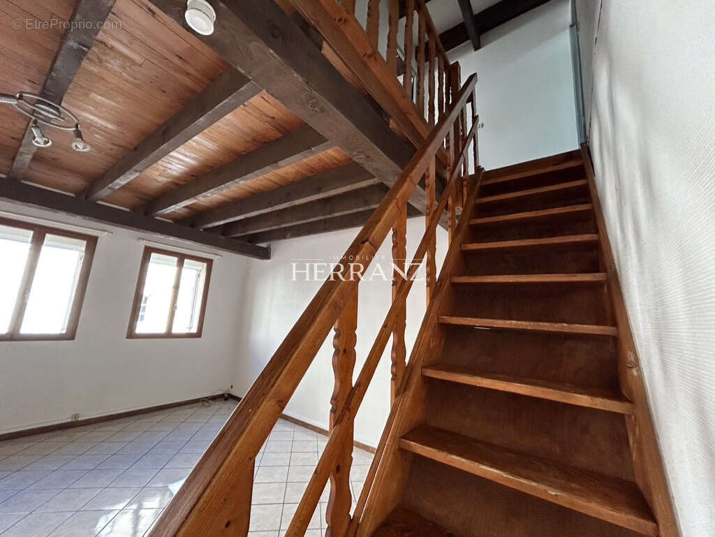 Maison à COUTRAS