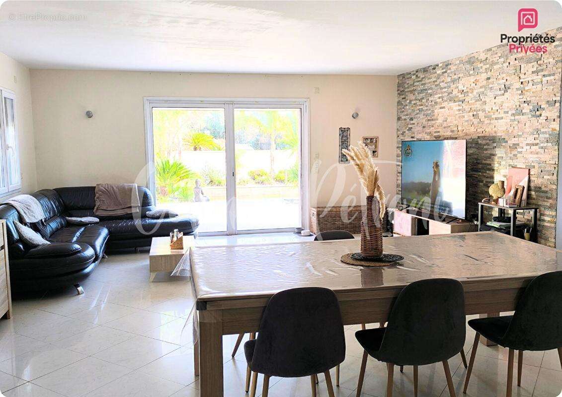 Maison à ROQUEBRUNE-SUR-ARGENS