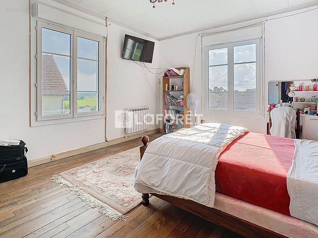 Maison à LES CHARMONTOIS