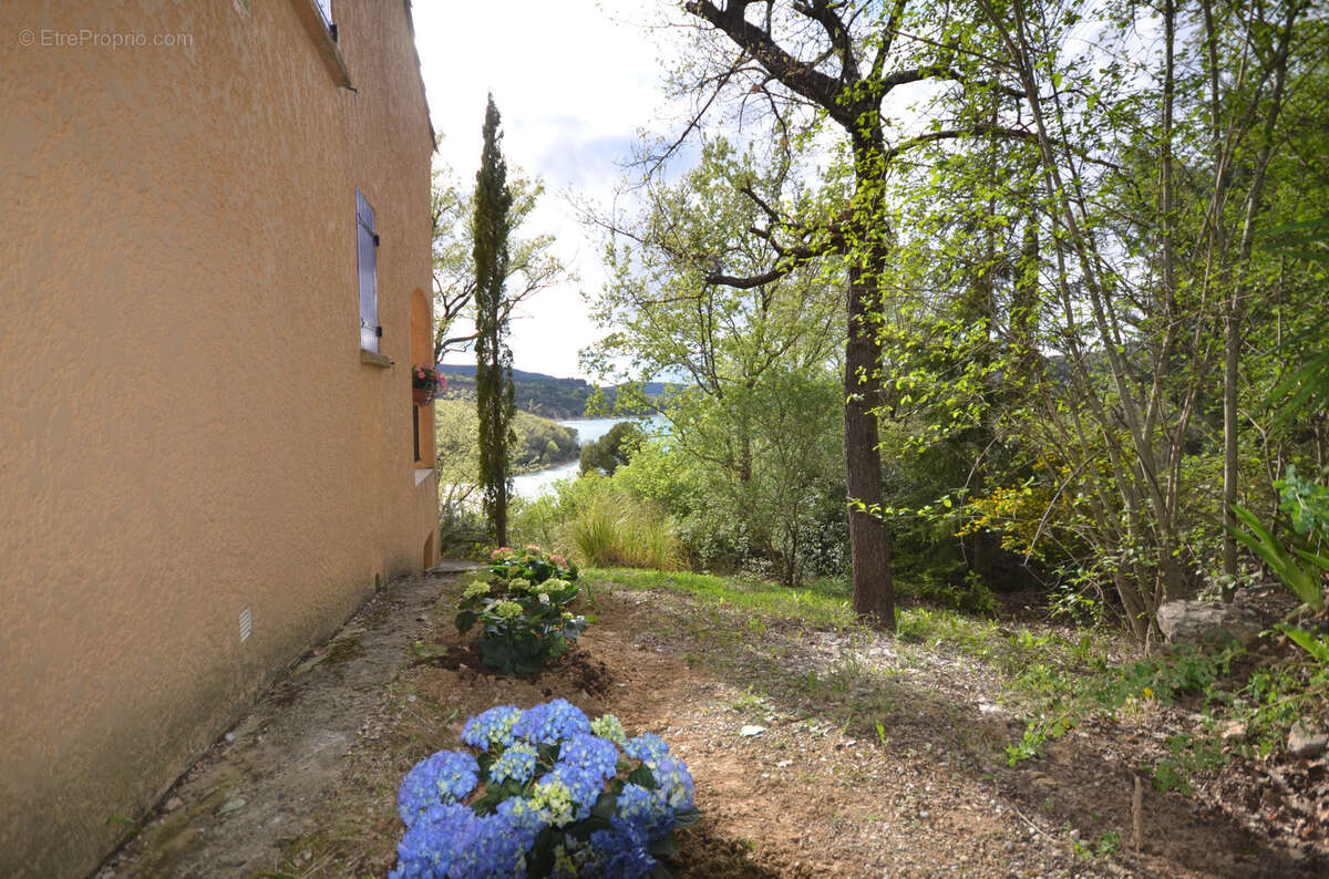 Bauduen vue sur le lac et le village - photo 11