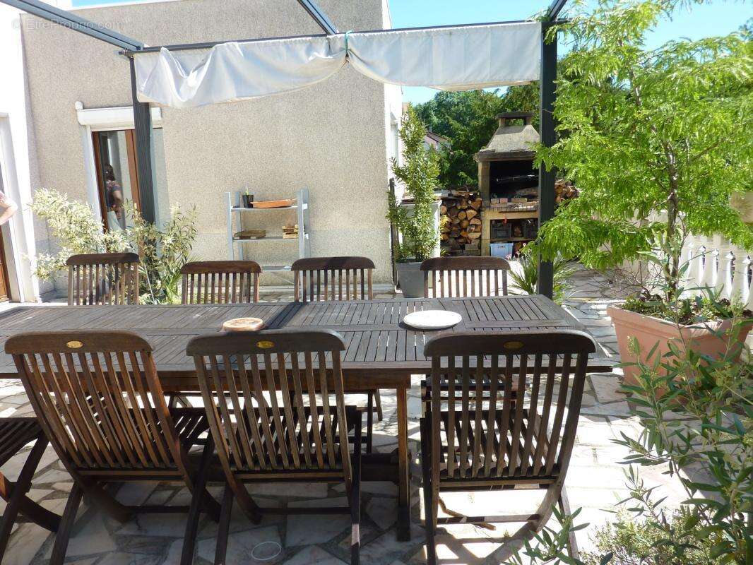 Maison 311 m² à Varennes-Jarcy  - photo 2