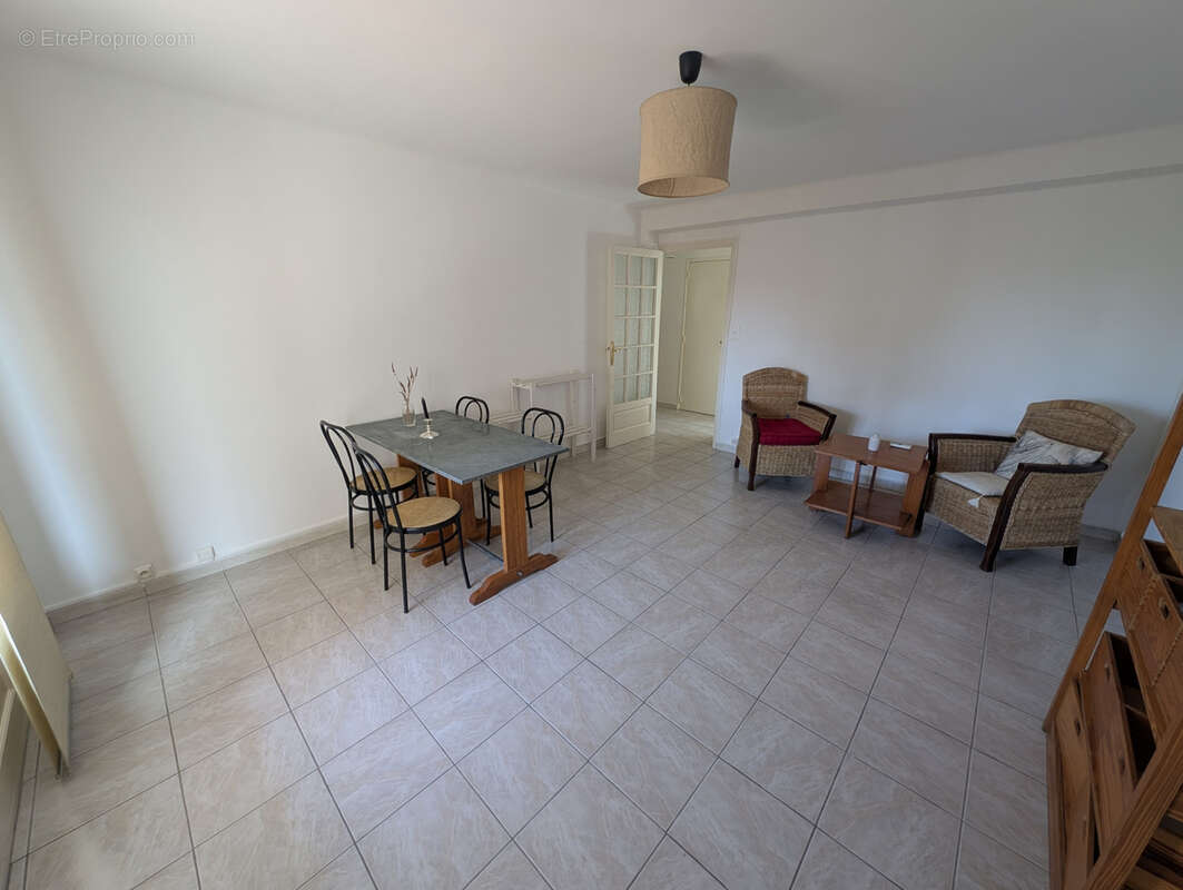 Appartement à SIX-FOURS-LES-PLAGES