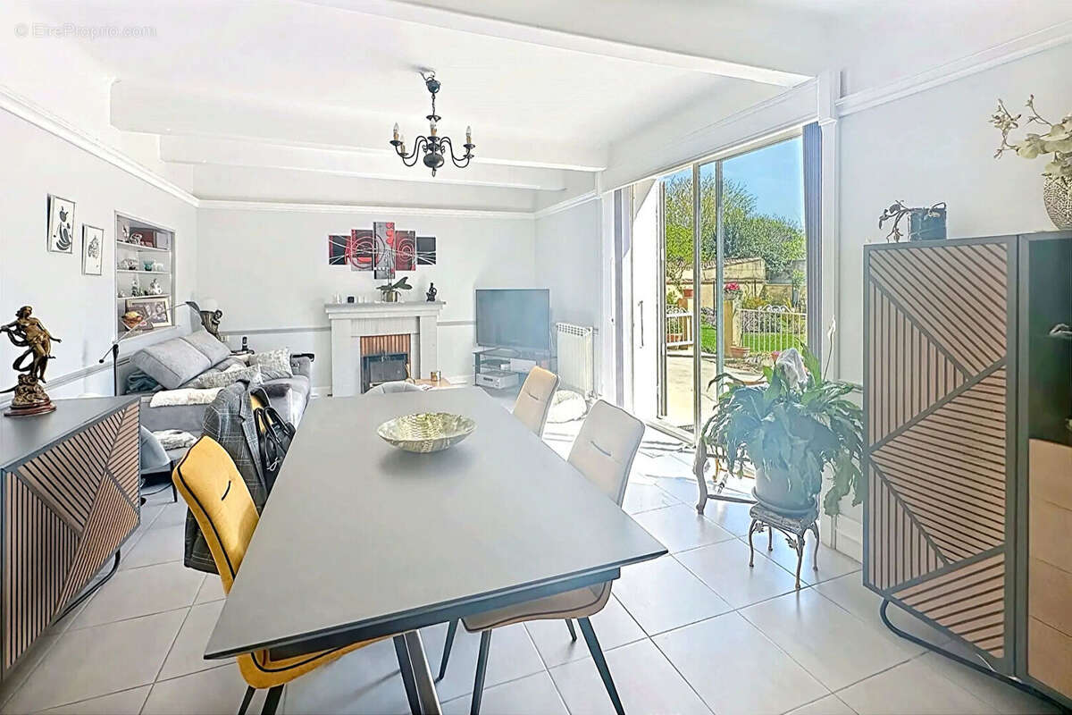 Maison à SORGUES