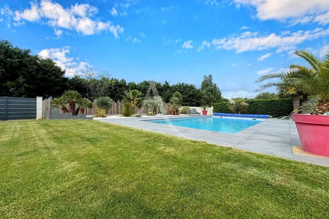 Maison à SAINTE-RADEGONDE-DES-NOYERS